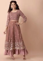 كستنائي كورتا ماكسي بفتحة عالية بنقشة الزهور